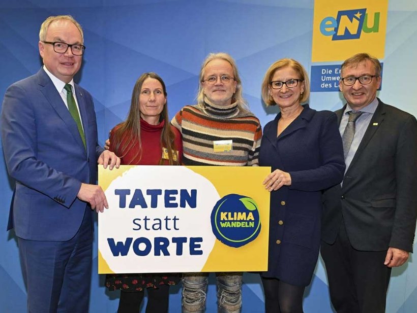 interact!multimedia bei der Auszeichnung durch LR Pernkopf (li) und LH Mikl-Leitner (2. von re) © NLK-Filzwieser